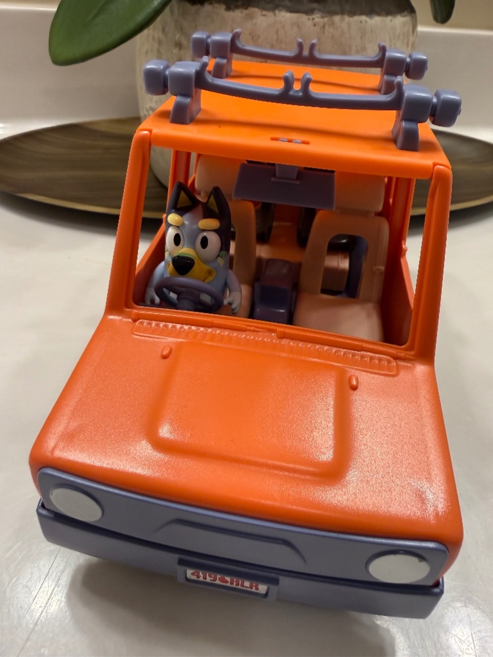 Bluey jeep & one figure